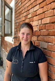 Nadja Edelhofer, Tierarztordinationsassistentin