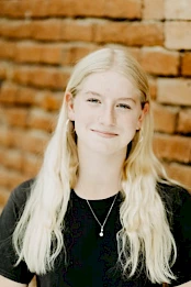 Jessica Kneidinger, Lehrling